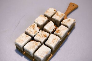 Chunky apple cake