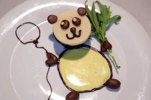 Pandaberencakejes met vanillesaus