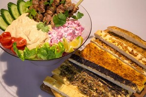 Hummustrifle met dipbrood en dipkip