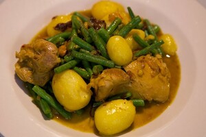 Kruidige gestoofde kip