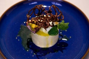 Passievruchtenparfait met chocoladetuille