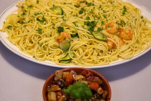 Pasta gamberetti, zucchine e zafferano (pasta met garnalen, courgette en saffraan)