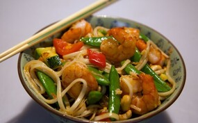 15 minuten wokschotel met knoflookgamba’s