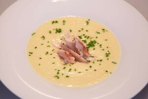 Aardappelsoep met gerookte forel