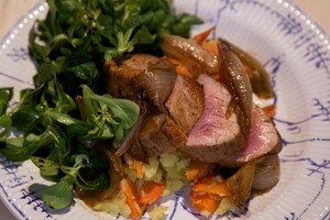 Glanzende varkenshaas met wortelstamppot