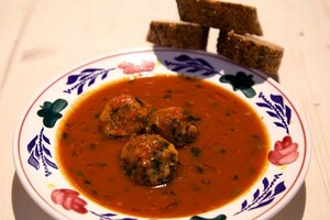 Paprikasoep met gehaktballen