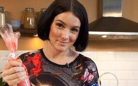 Sara La Fountain / Baking with Sara