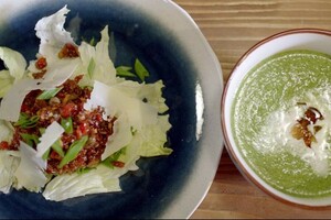 Ossenhaastartaar en broccolisoep met gekaramelliseerde uien