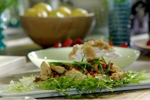 Duivelskip met yoghurt en aardbeien-roomcrumble