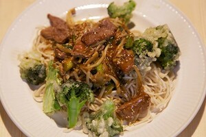 Teriyaki beef met broccoli tempura