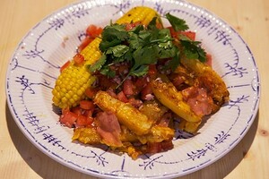 Cheddar-baconfrietjes met maïskolven