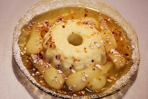 Grootmoeders griesmeelpudding met stoofperen
