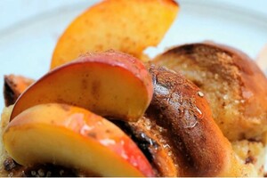 Sunday sin (dessert met briochebrood en perziken)
