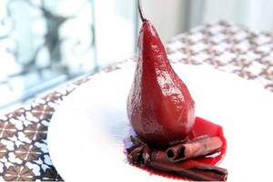 Gepocheerde peren in rode wijn