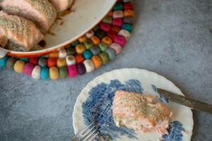 Zalmrollade gevuld met noten