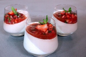 Aardbeien-tomaten panna cotta