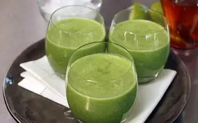 Kokos, limoen & basilicum-smoothie