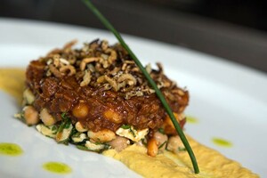 Sojagehaktchili met romige maïspuree