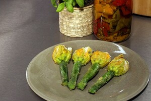 Gevulde courgettebloemen