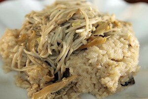 Risotto van reuzenmosselen met enoki-paddenstoelen in Lake Chagan-stijl