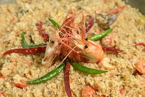 Garnalenpilav met gestoomde mango