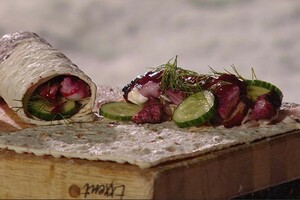 Scandinavische babi pangang op Fins brood
