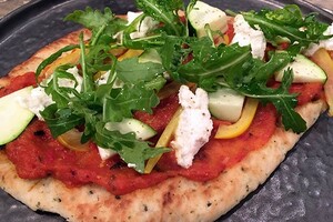 Pizza van naan met ricotta