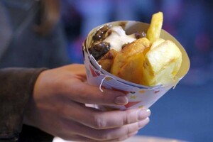 Frites met zuurvlees