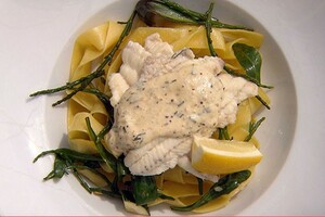 Tongfilets in appelcidersaus met pappardelle en groenten