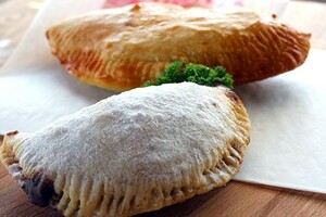 Panzerotti (gefrituurde hartige en zoete pizza’s)