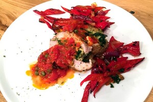 Arosto di vitello con salsa di pomodoro (Gebraden gevulde kalfsborst met tomatensaus)
