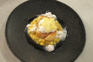Baba au rhum met compote van exotisch fruit en kokosgranité
