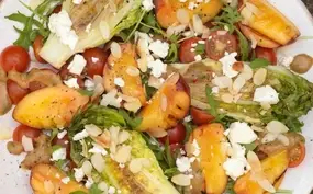 Miljuschka's gegrilde perziksalade uit het Good Food Book