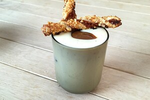 Witte chocoladevla met dulce stengels