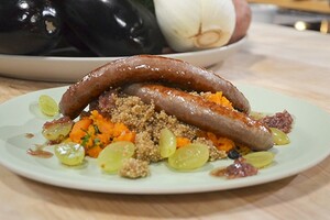 Geprakte wortels met quinoa en saucijzen
