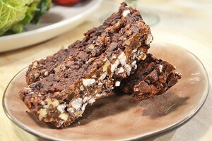 Luchtige pure chocoladefruitreep