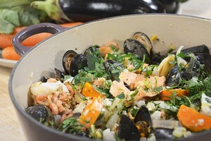Vispotje met zalm, mosselen, kabeljauw en garnalen