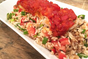 Sambalmakreel met rijstsalade