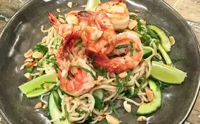 Oosterse noedelsalade met gamba’s