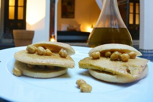 Kalienti met geroosterde kikkererwten