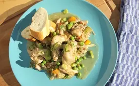 Lichte coq au vin met witte wijn