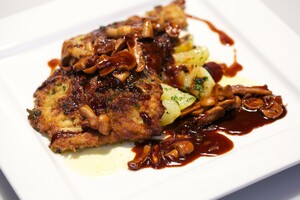 Rogvleugel met kalfsjus en meiknolletjes