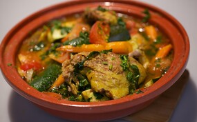 Kiptajine met wortel en courgette & Tajine met gamba’s
