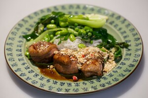 Vijfkruiden-eend met krokante salsa en gewokte groene groente