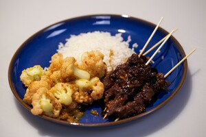 Saté Kambing met sambal goreng bloemkool