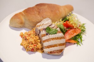 Tonijnfilet met een schaaldierensalsa uit Suriname