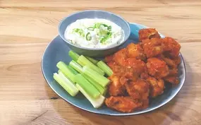 Buffalo wings en blue cheese dip
