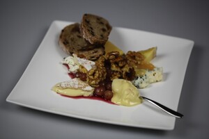 Franse kaasplank met kweepeercompote