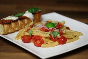 Pasta Pinuccia met bruschetta