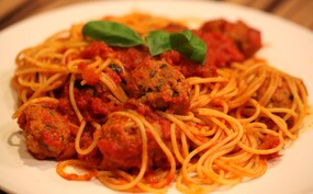 Spaghetti con Polpette al sugo